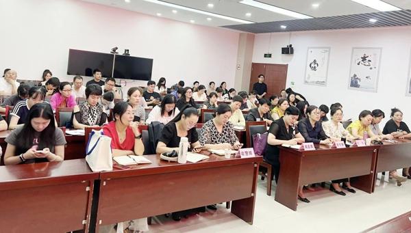 【數(shù)字賦“新” 助企發(fā)展】淮南市女企業(yè)家協(xié)會舉辦網(wǎng)絡(luò)科技運用培訓(xùn)2.jpg